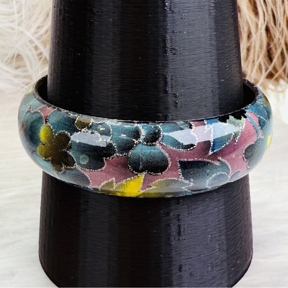 Vintage Floral Pattern Bangle Bracelet - image 3